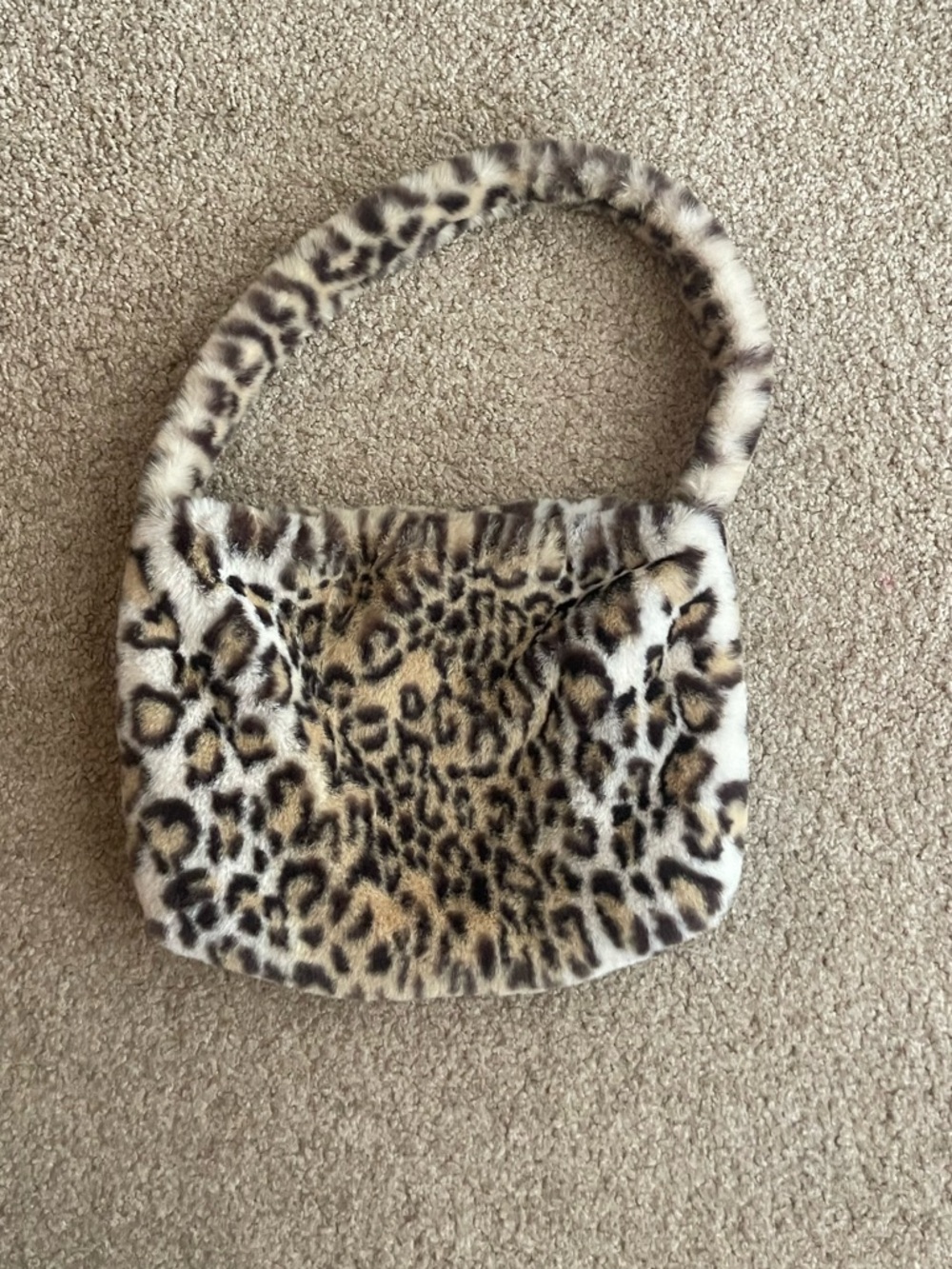 fuzzy cheetah bag/shoulder bag